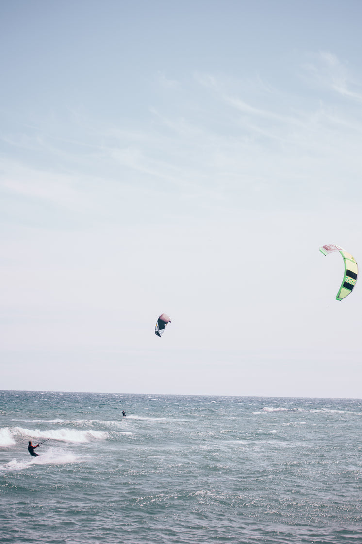 kite-surfing-waves_373x@2x.progressive.jpg