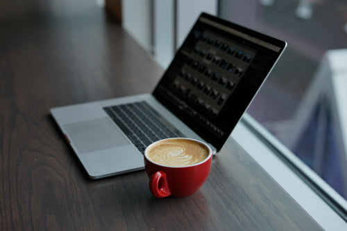 笔记本电脑的咖啡