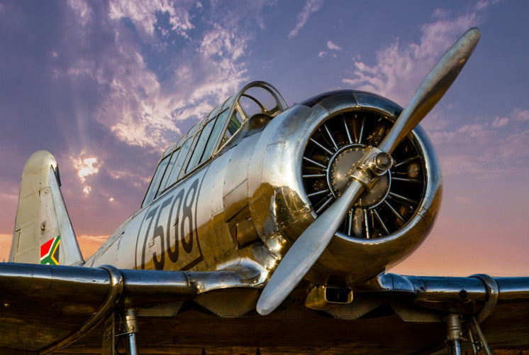 large-silver-plane-at-sunset-with-large-propellers.jpg?width=746&amp;format=pjpg&amp;exif=0&amp;iptc=0