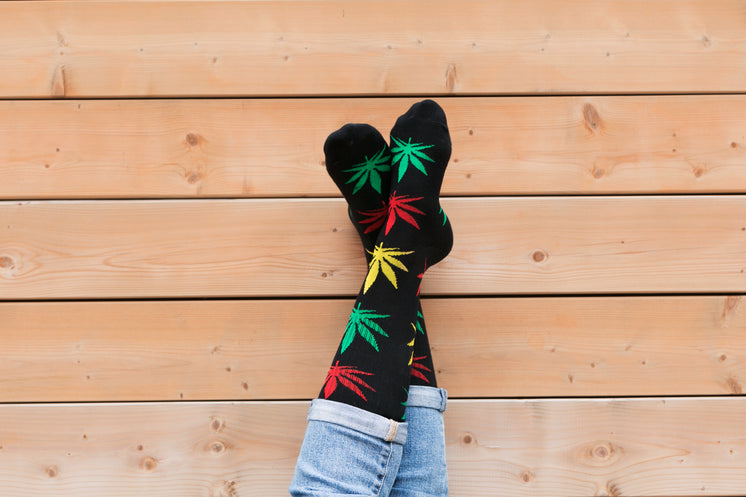 Legs Crossed Hemp Leaf Socks