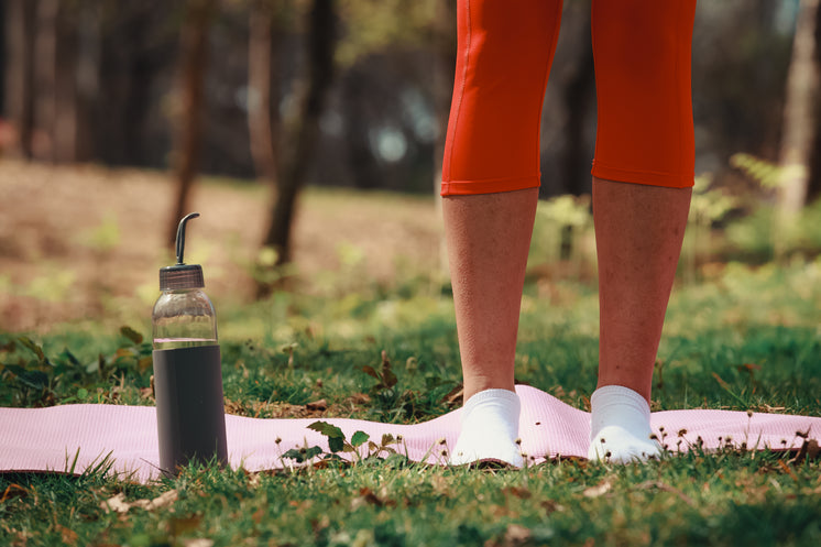 legs-standing-on-a-pink-yoga-mat-outdoors.jpg?width=746&format=pjpg&exif=0&iptc=0