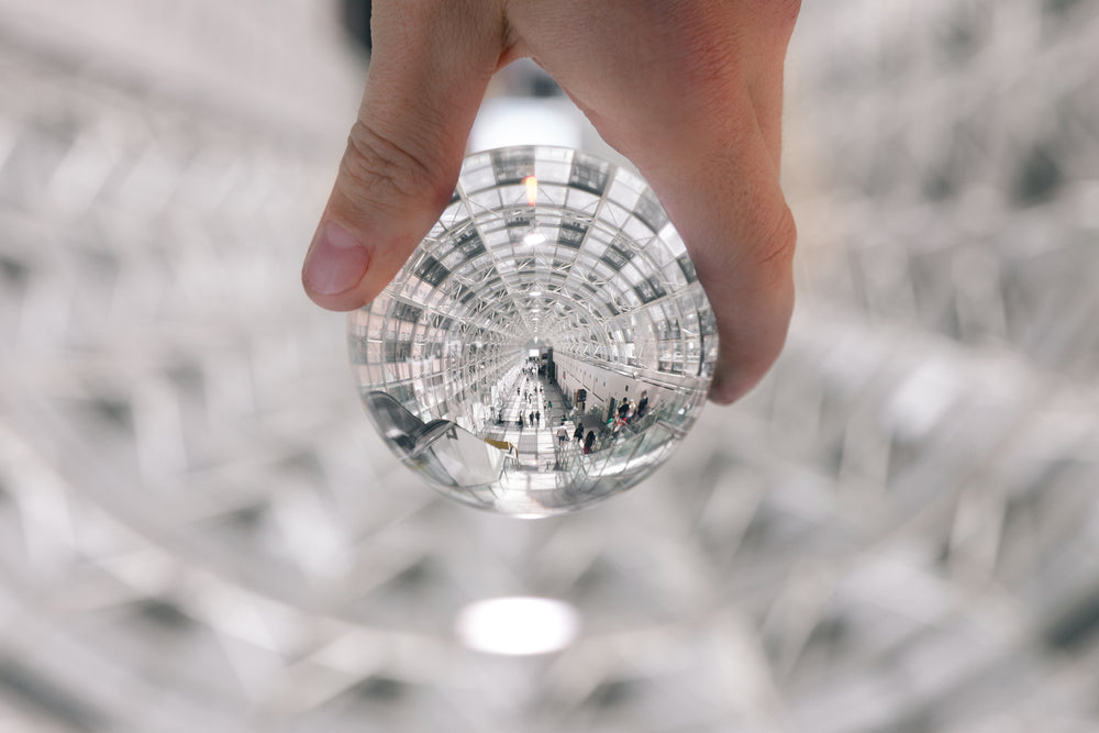 lensball tunnell at train station