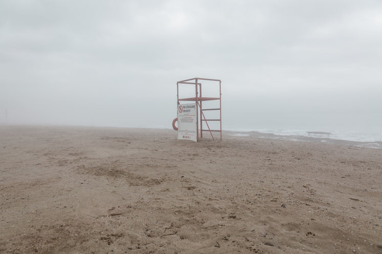 lifeguard-stand-on-foggy-beach.jpg?width