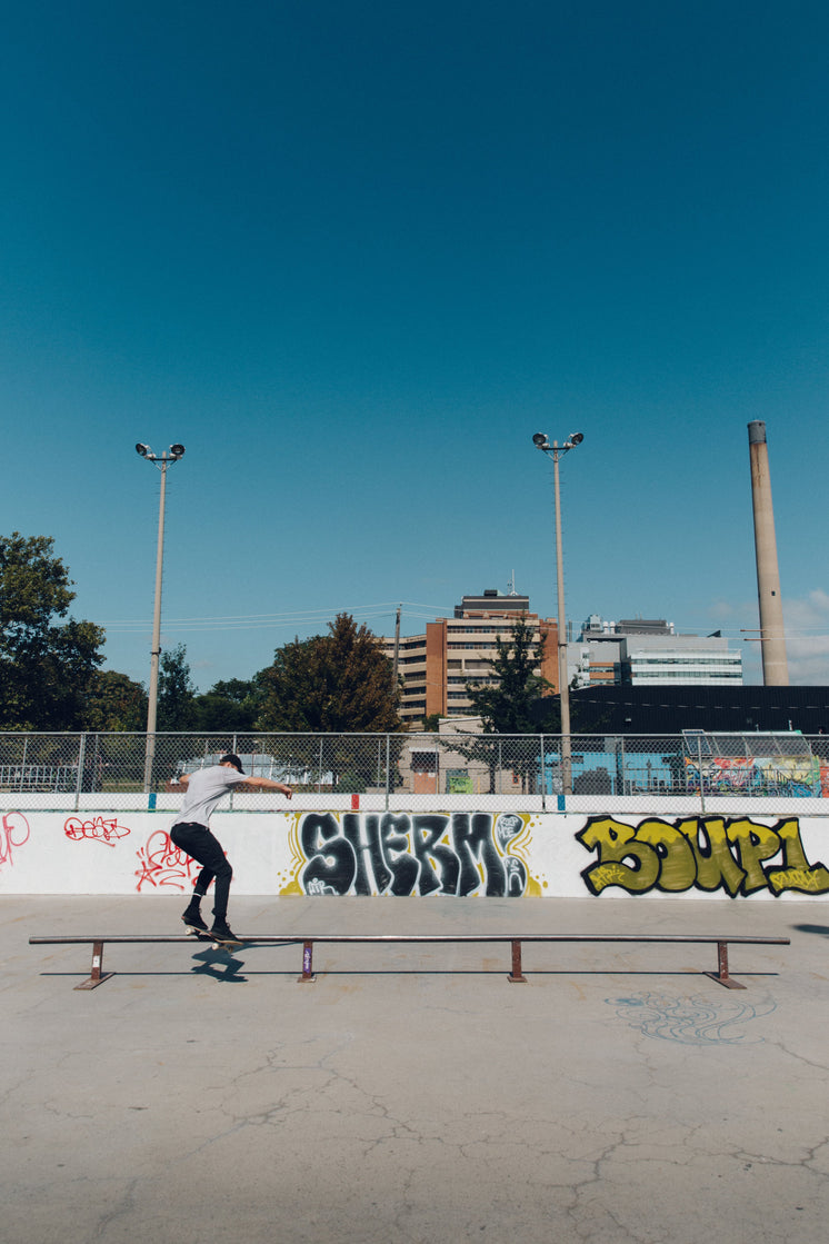 long-feeble-grind-skateboarding.jpg?width=746&format=pjpg&exif=0&iptc=0