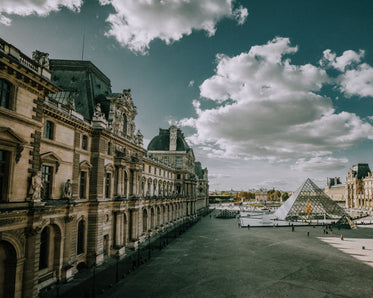louvre and pyramid