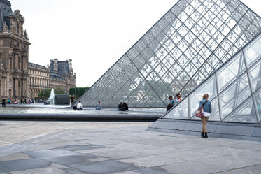 louvre pyramids