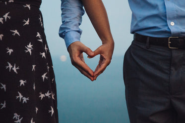 amor e mãos em coração