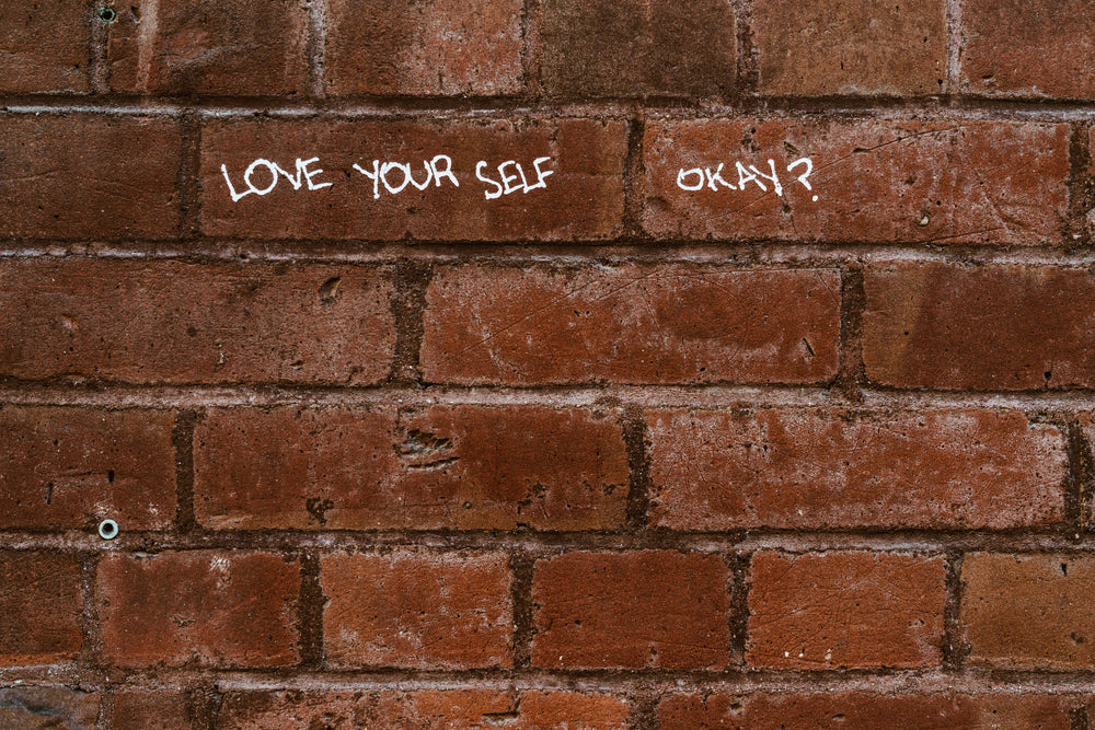 mensagem de amor em parede de tijolos