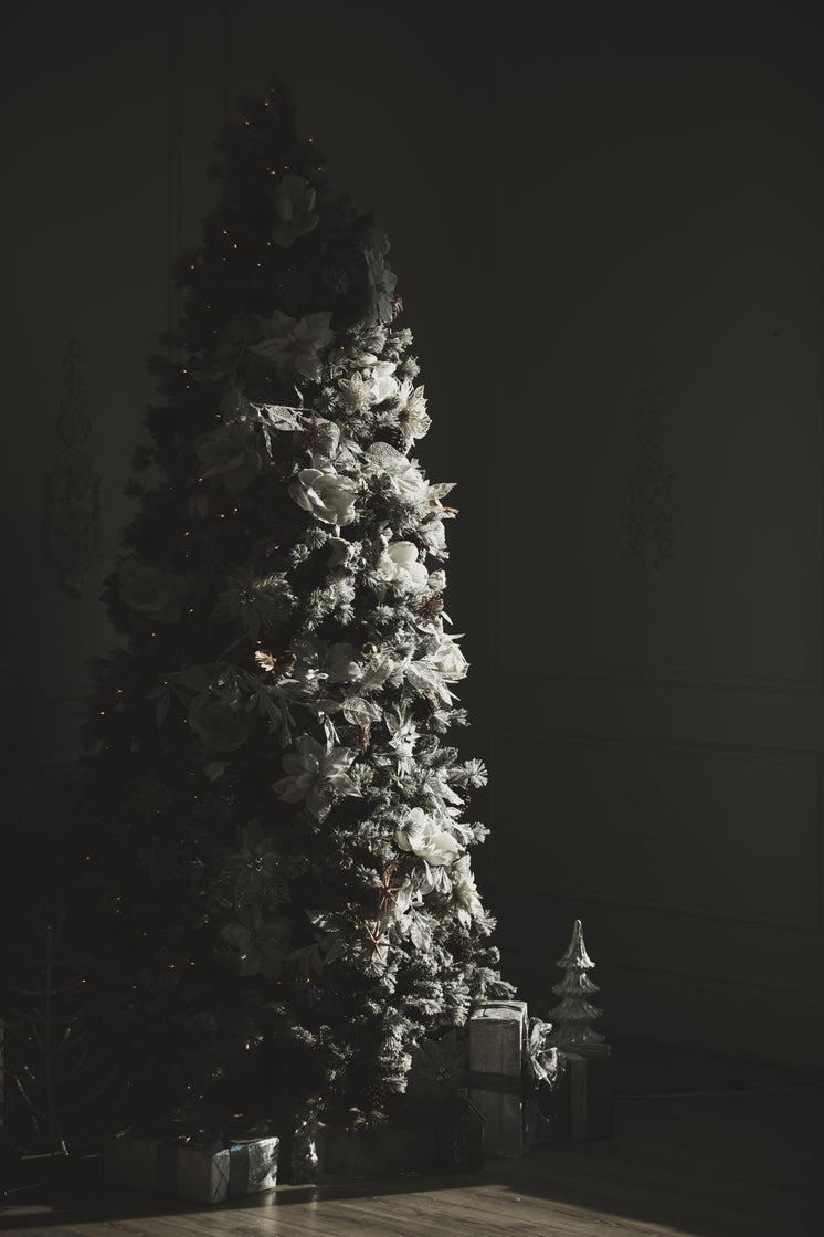 luxury-christmas-tree.jpg?width=746&form