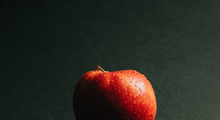 macro-water-drops-on-a-red-apple.jpg?wid
