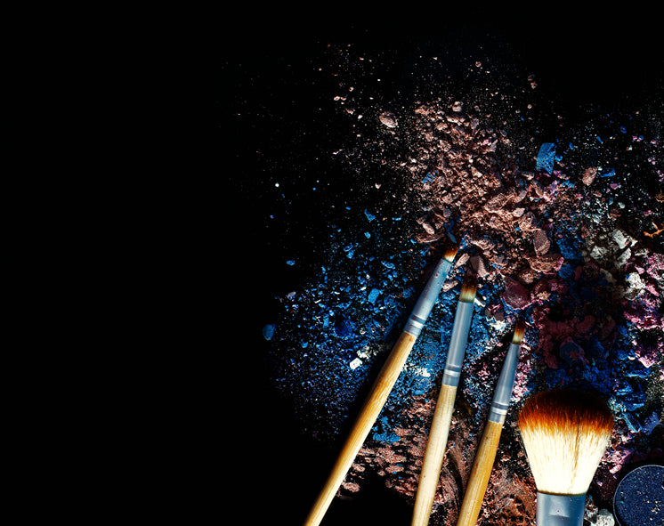 makeup-brushes-with-nude-and-blue-powder