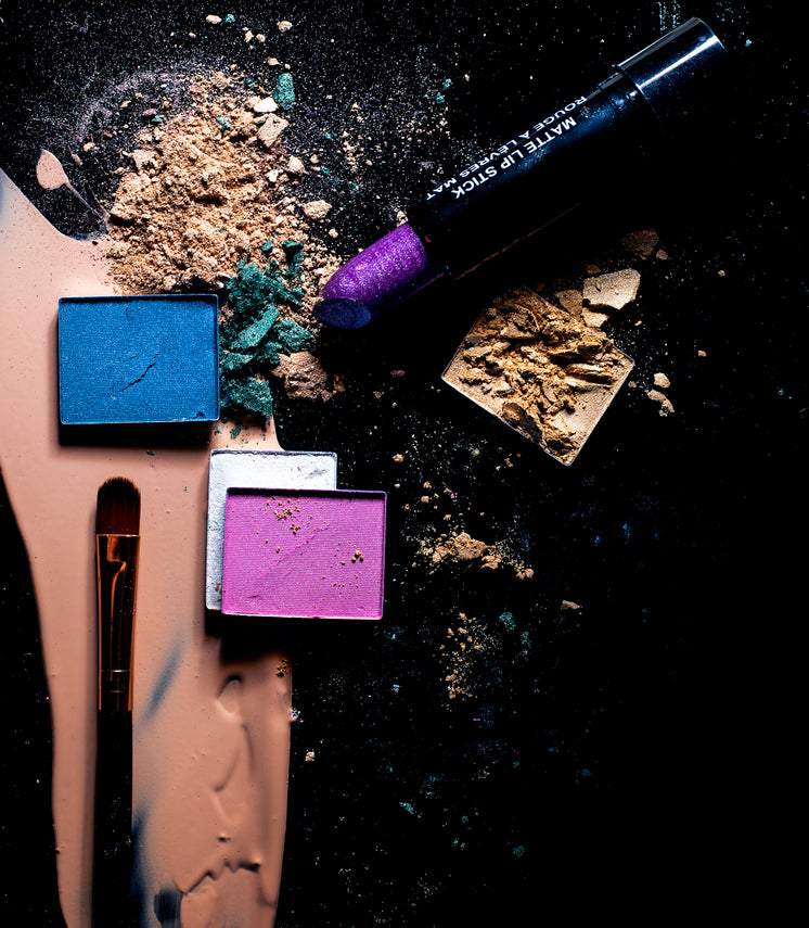 makeup-collage.jpg?width=746&format=pjpg&exif=0&iptc=0