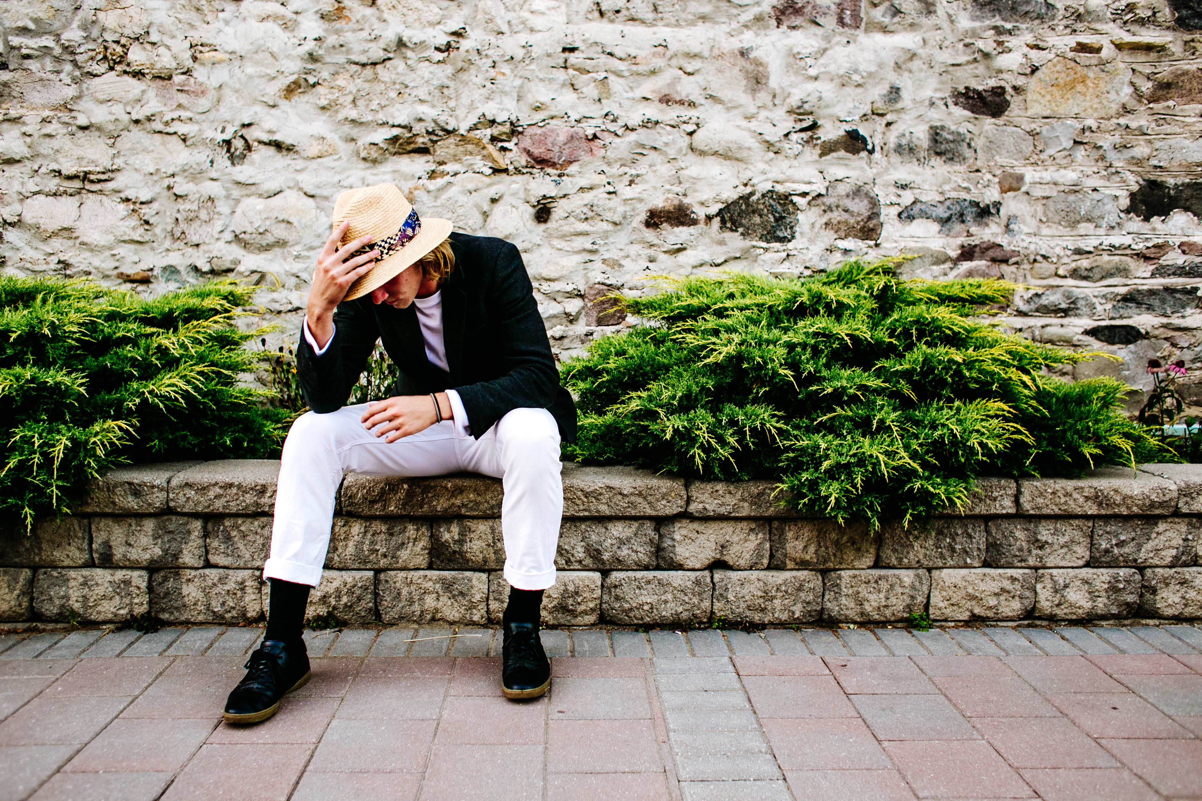 Sexy fashion man model dressed elegant holding a bag posing outdoor Stock  Photo by ©matusciac 24957825