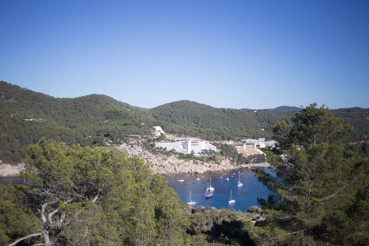 marina-by-hills.jpg?width=746&format=pjpg&exif=0&iptc=0