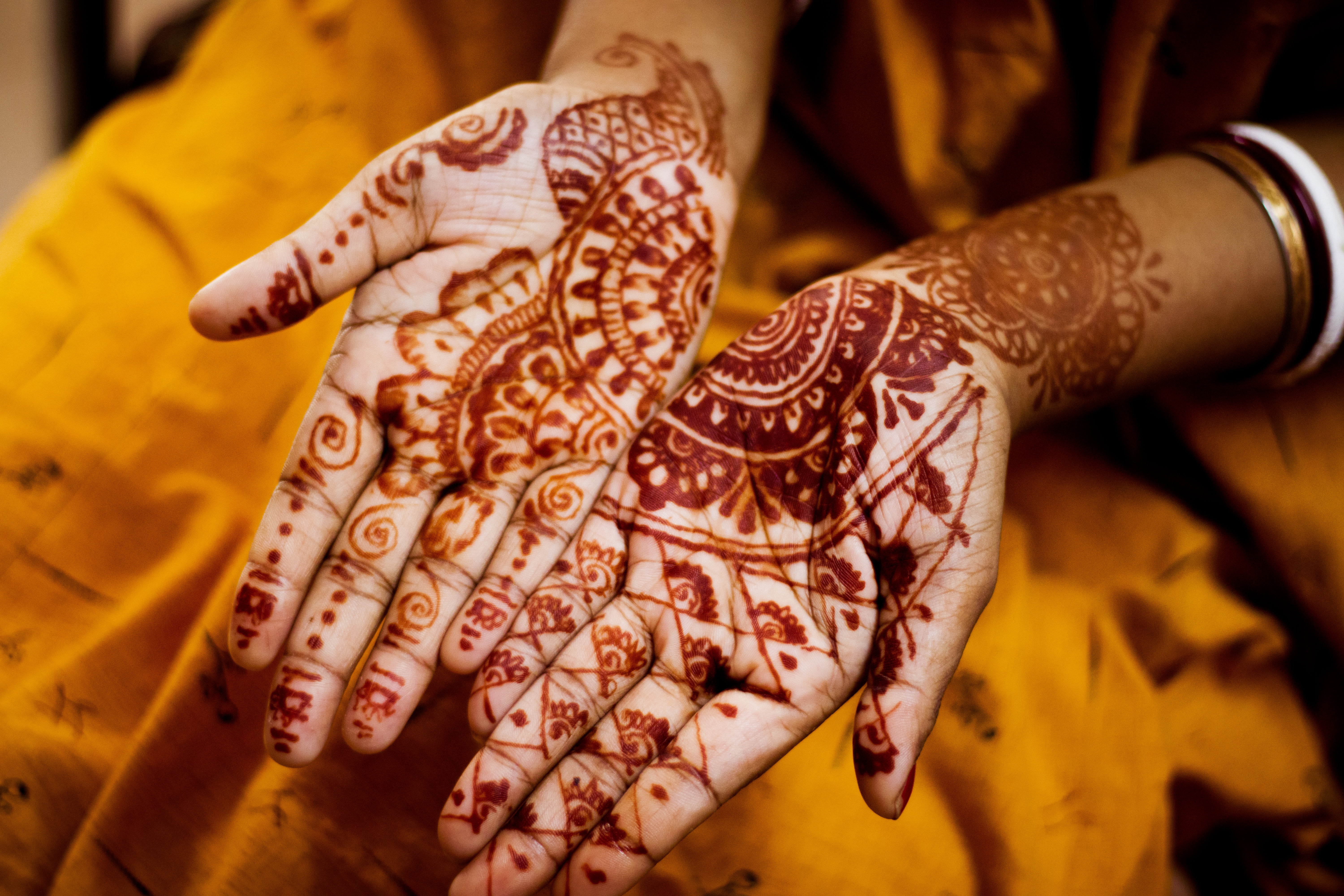 Moroccan henna tattoo on palm of hand, close-up Stock Photo - Alamy