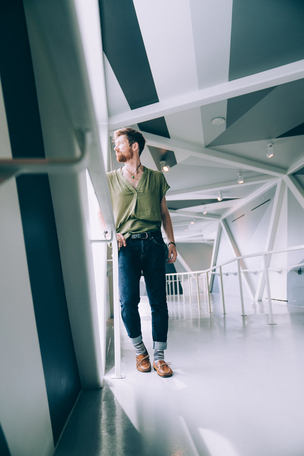 men's fashion loose cotton shirt and rolled up jeans