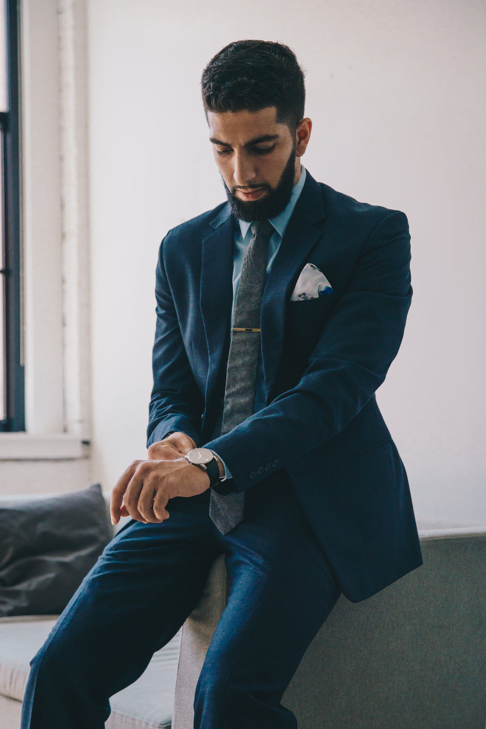 homem em traje formal