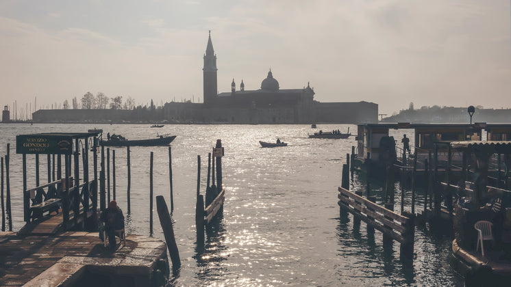 mid-day-at-the-boat-dock.jpg?width=746&f