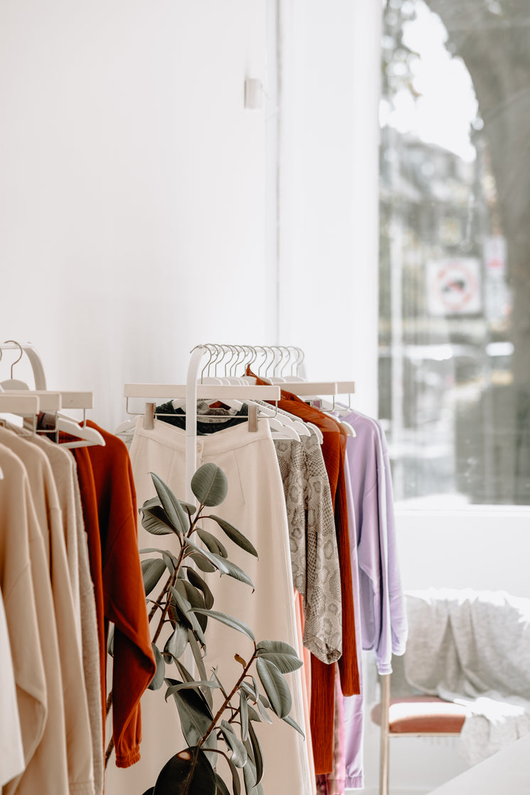 minimal-clothing-store-interior.jpg?widt