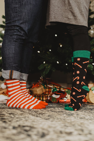 mistletoe kiss on toes