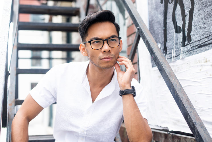 model-in-dark-glasses.jpg?width=746&format=pjpg&exif=0&iptc=0