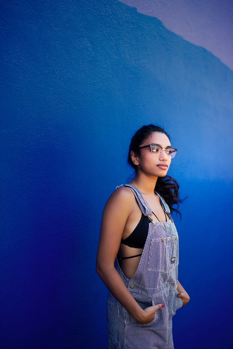 model-in-glasses-and-overalls.jpg?width=