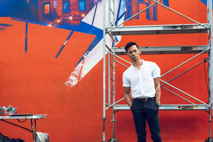 Model Poses By Scaffolding