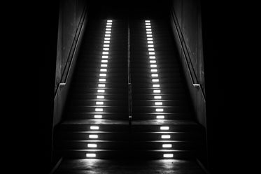 modern staircase lighting
