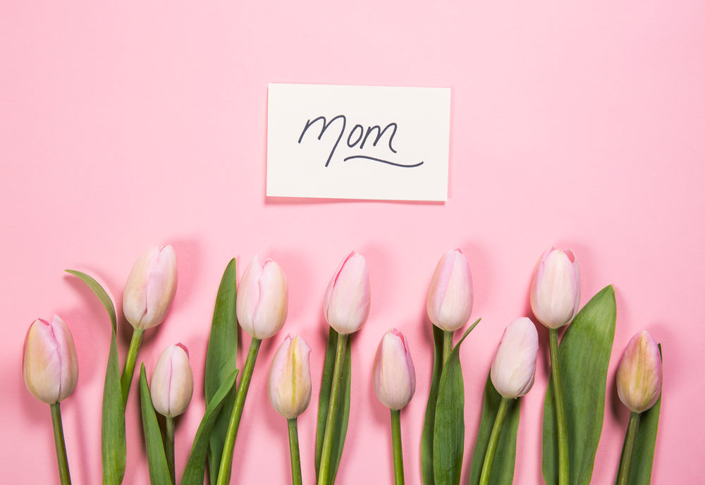 mom card and pink flowers
