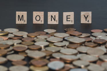 Free Money Wood Tiles With Coins Photo — High Res Pictures