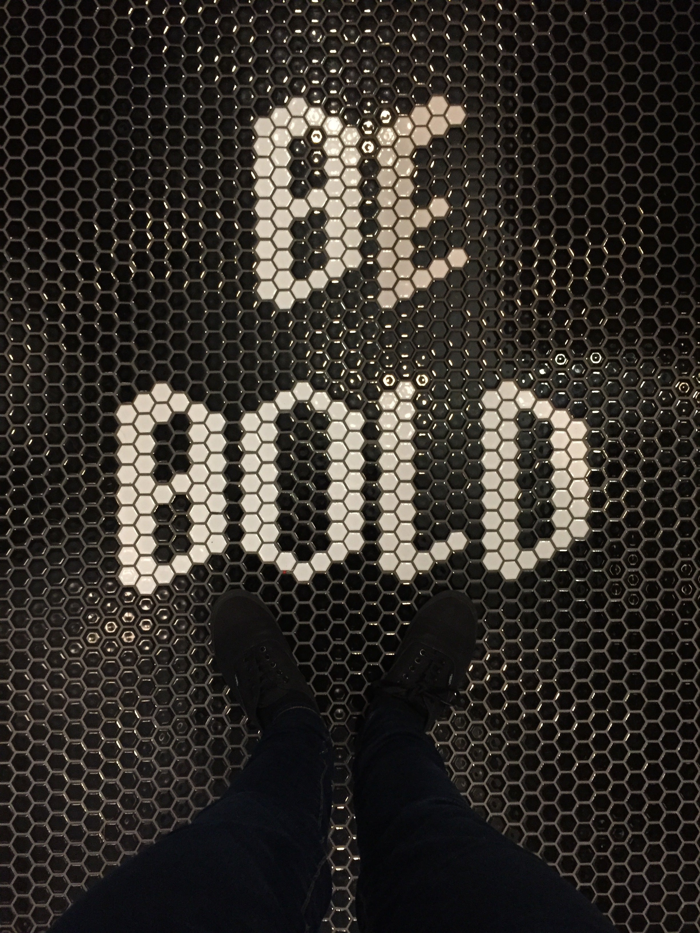 地板上的激励信息