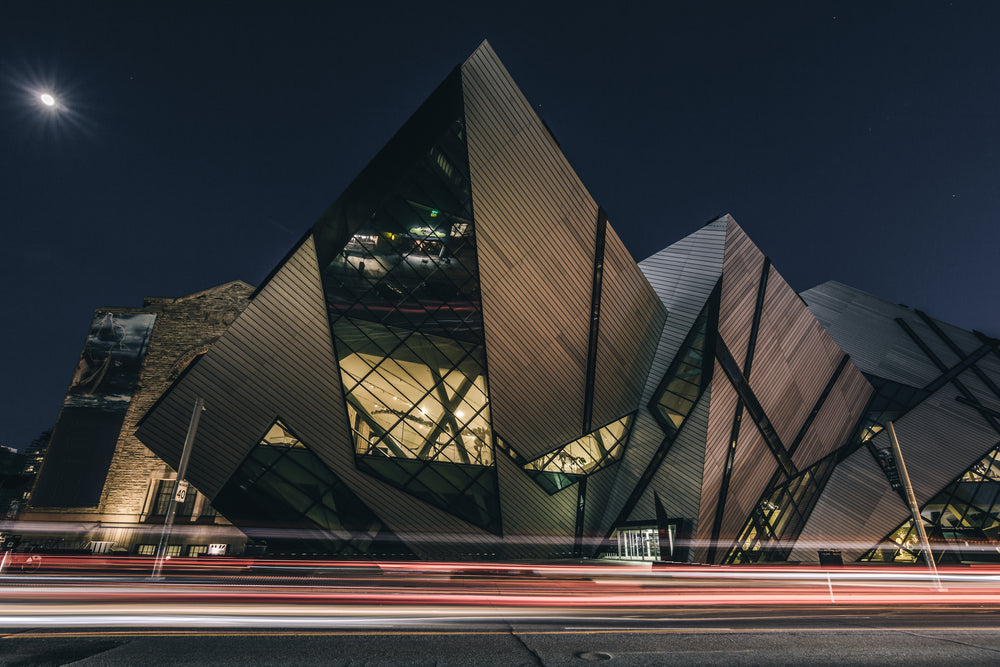 museum side view night long exposure