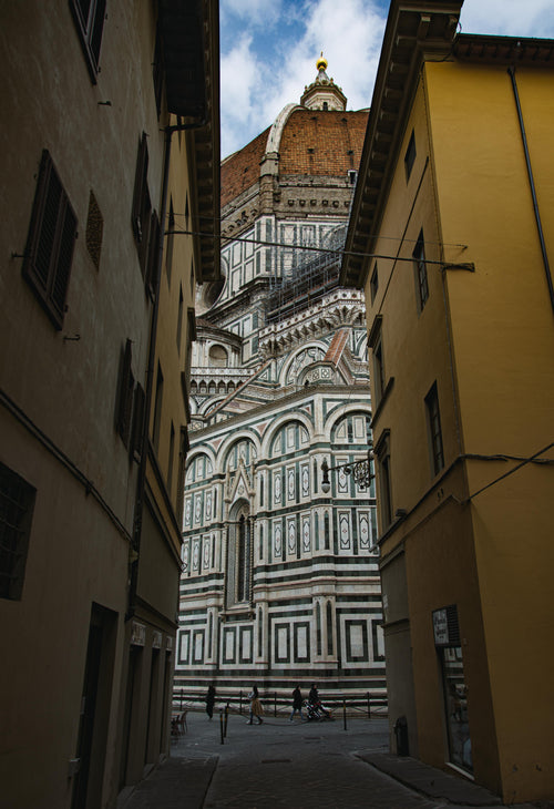 narrow view of the duomo cathedral