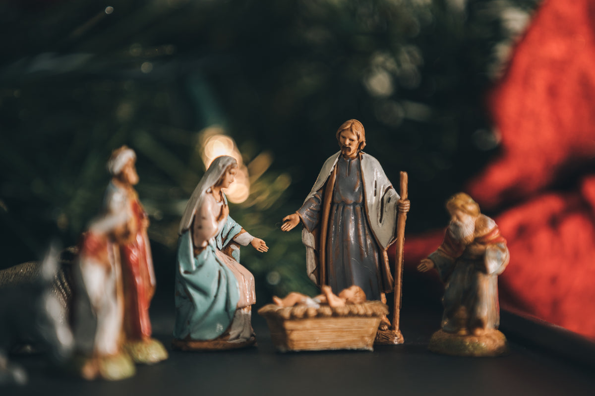 耶稣诞生场景和圣诞树