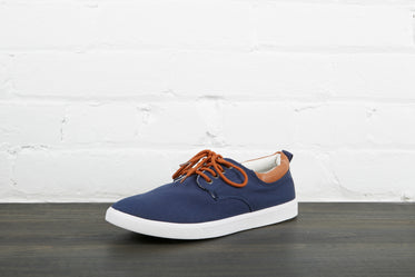 navy blue skate shoe left