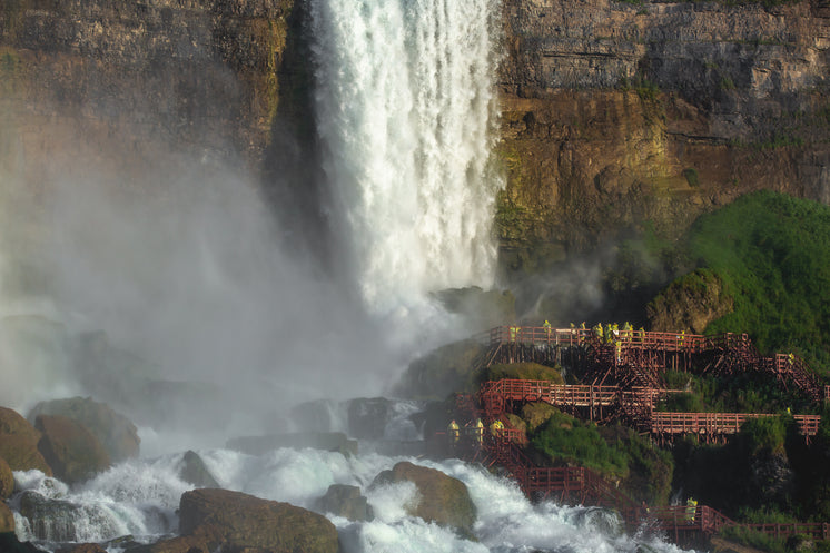 niagra-fall-lower-viewing-platform.jpg?width=746&format=pjpg&exif=0&iptc=0