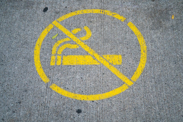 no smoking sign on sidewalk