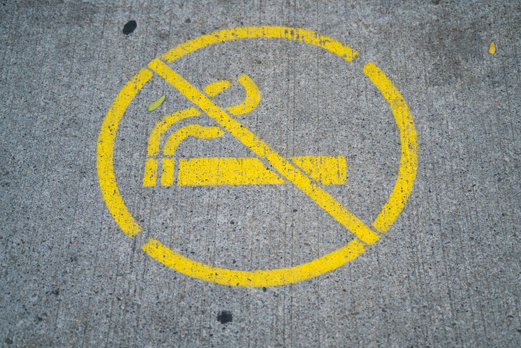 no-smoking-sign-on-sidewalk.jpg?width=746&format=pjpg&exif=0&iptc=0