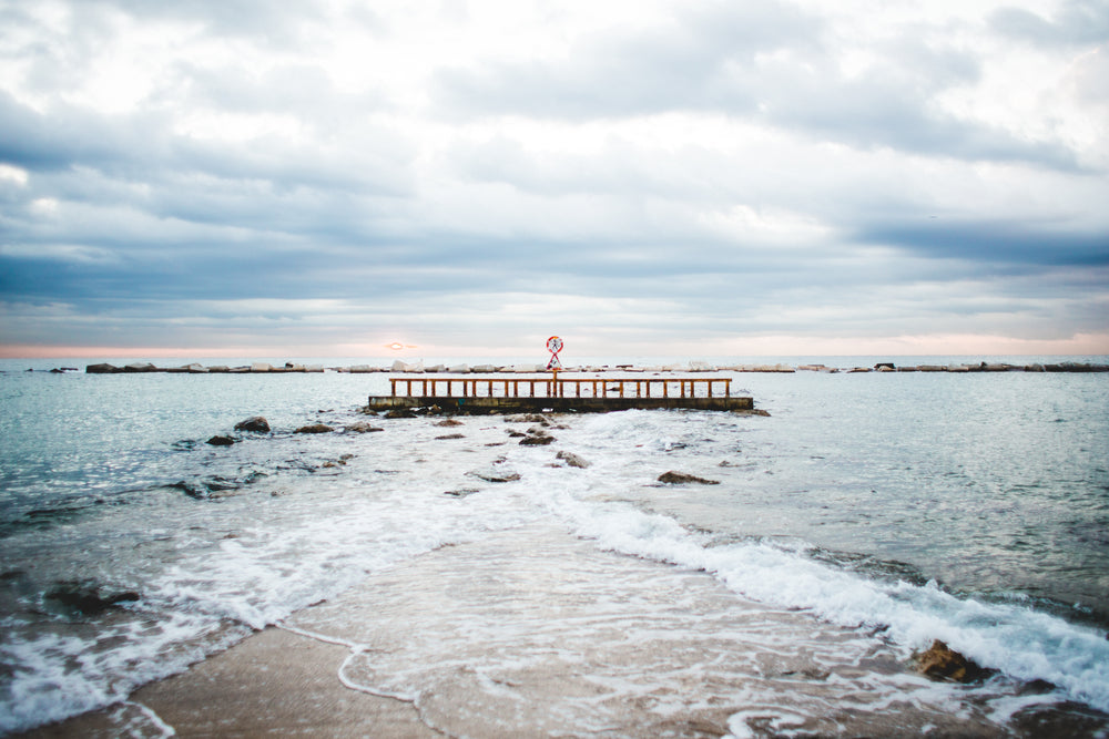 ocean under cloudy sky