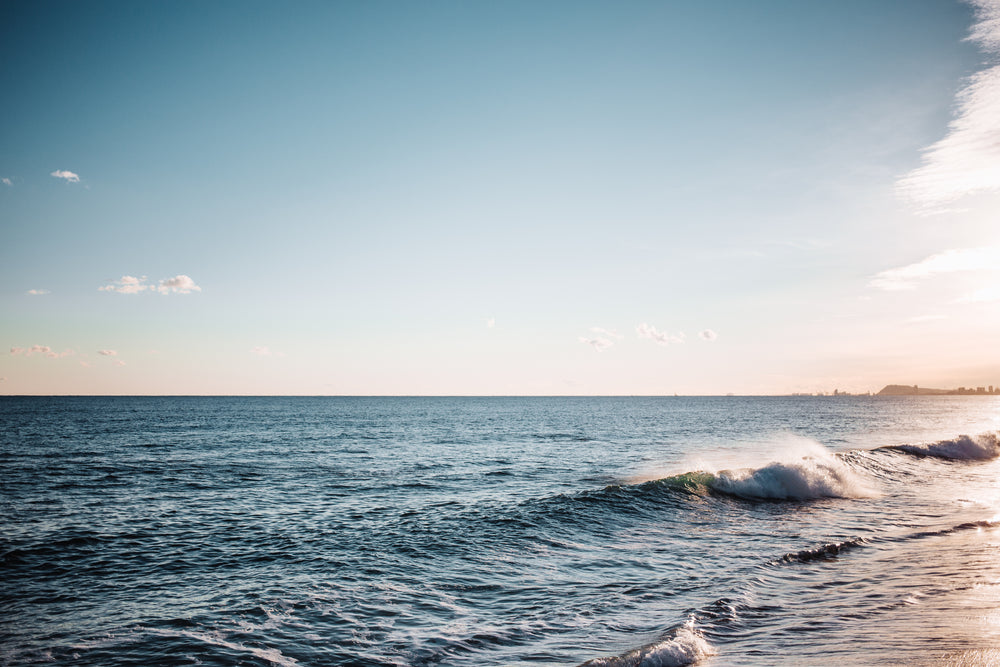 ocean waves crashing