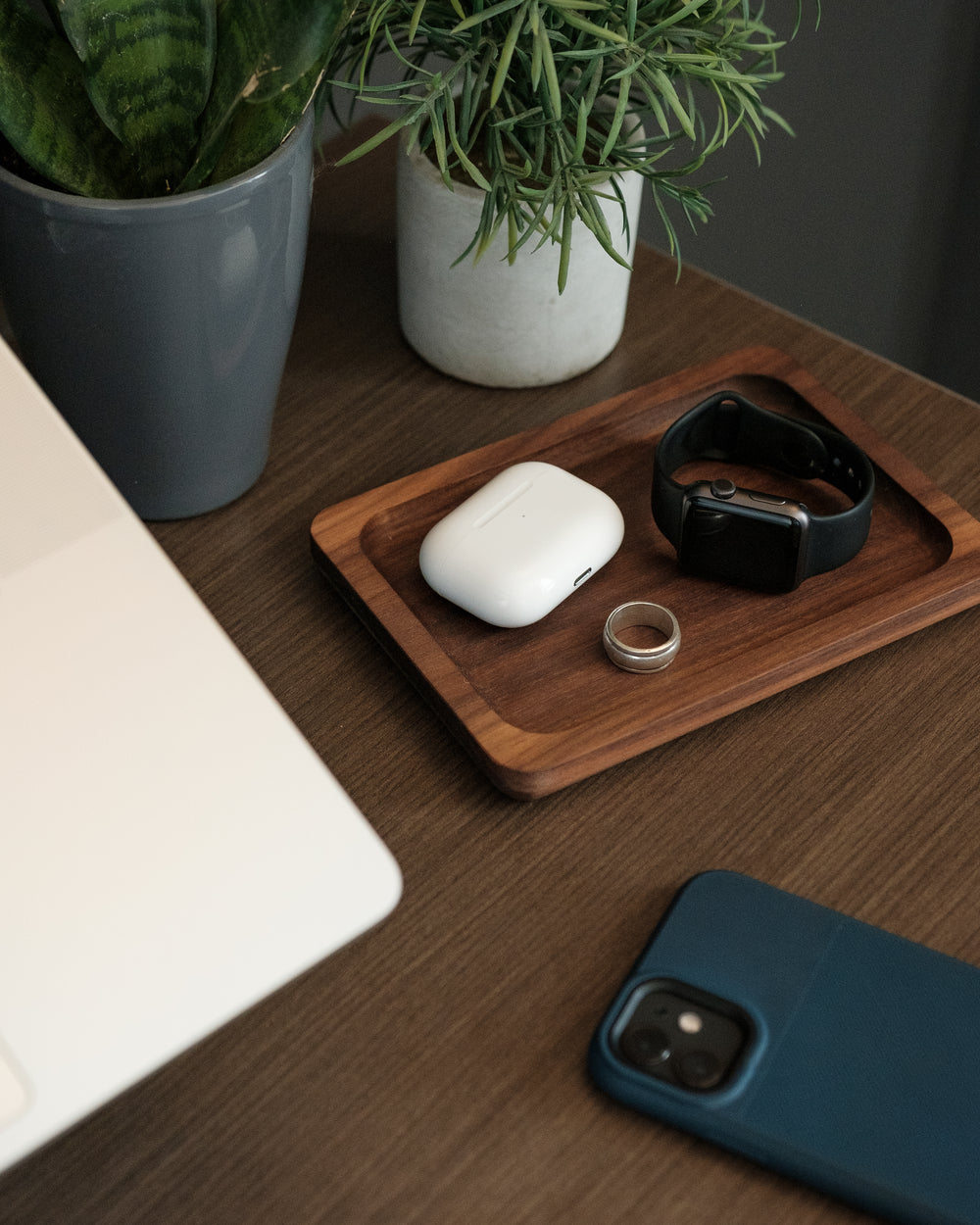 office flat lay on wooden desk with catch tray