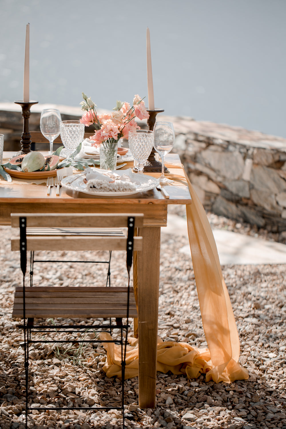 outdoor wedding reception table setting