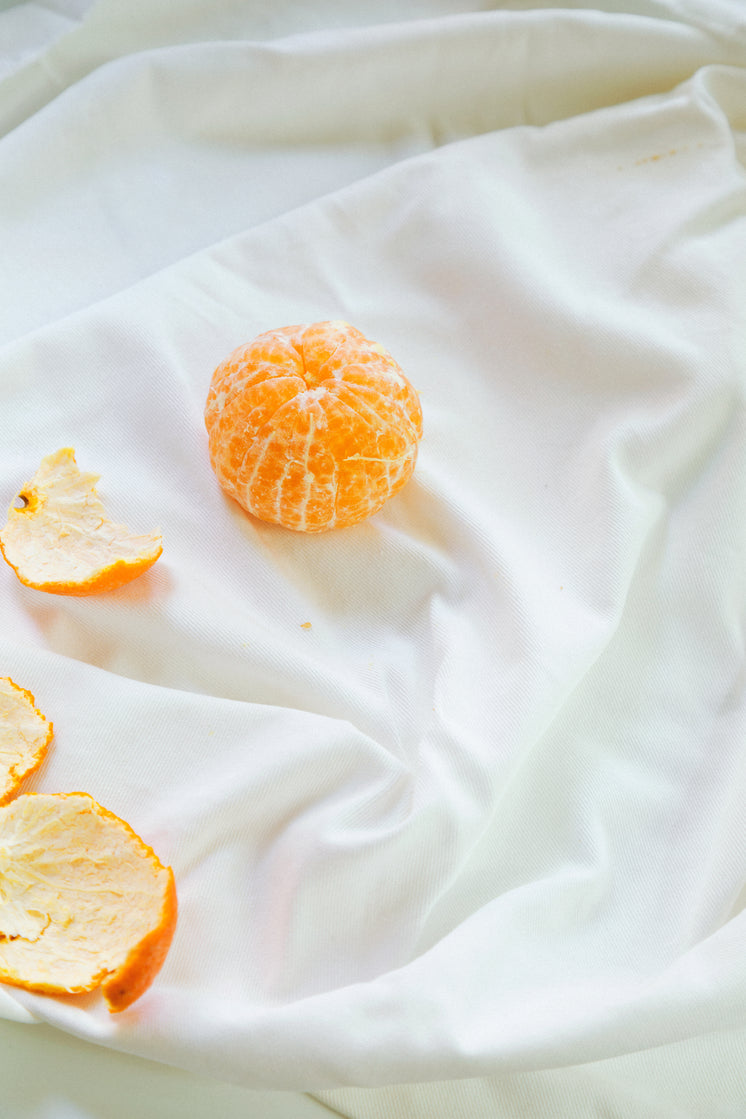 peeled-orange-on-cloth.jpg?width=746&for