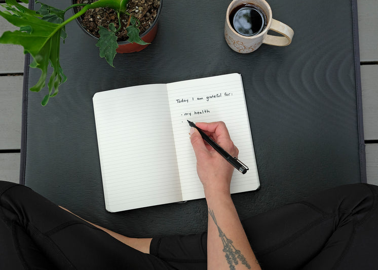 person-writing-out-what-they-are-gratefu