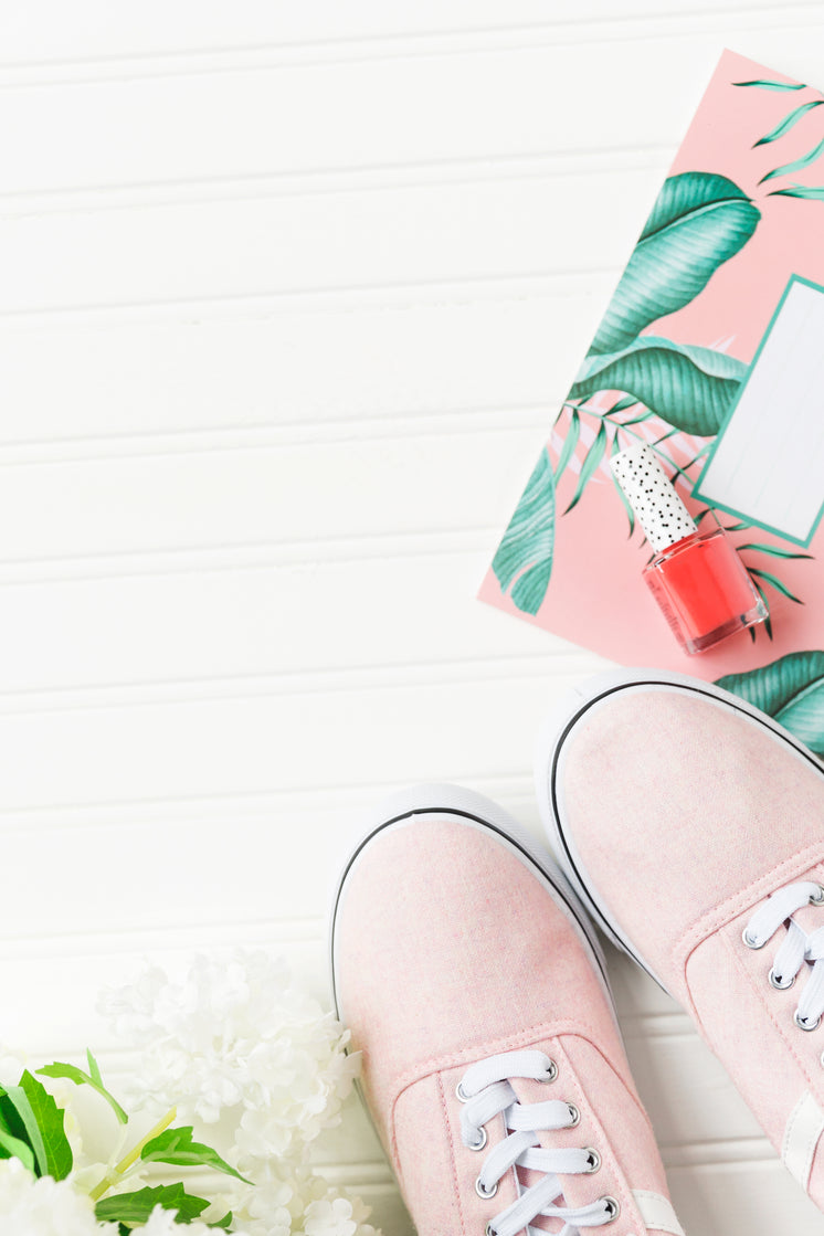 pink-flatlay.jpg?width=746&format=pjpg&exif=0&iptc=0