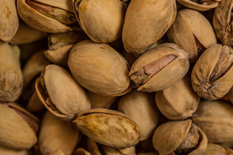 pistachio-nuts-macro.jpg?width=746&forma