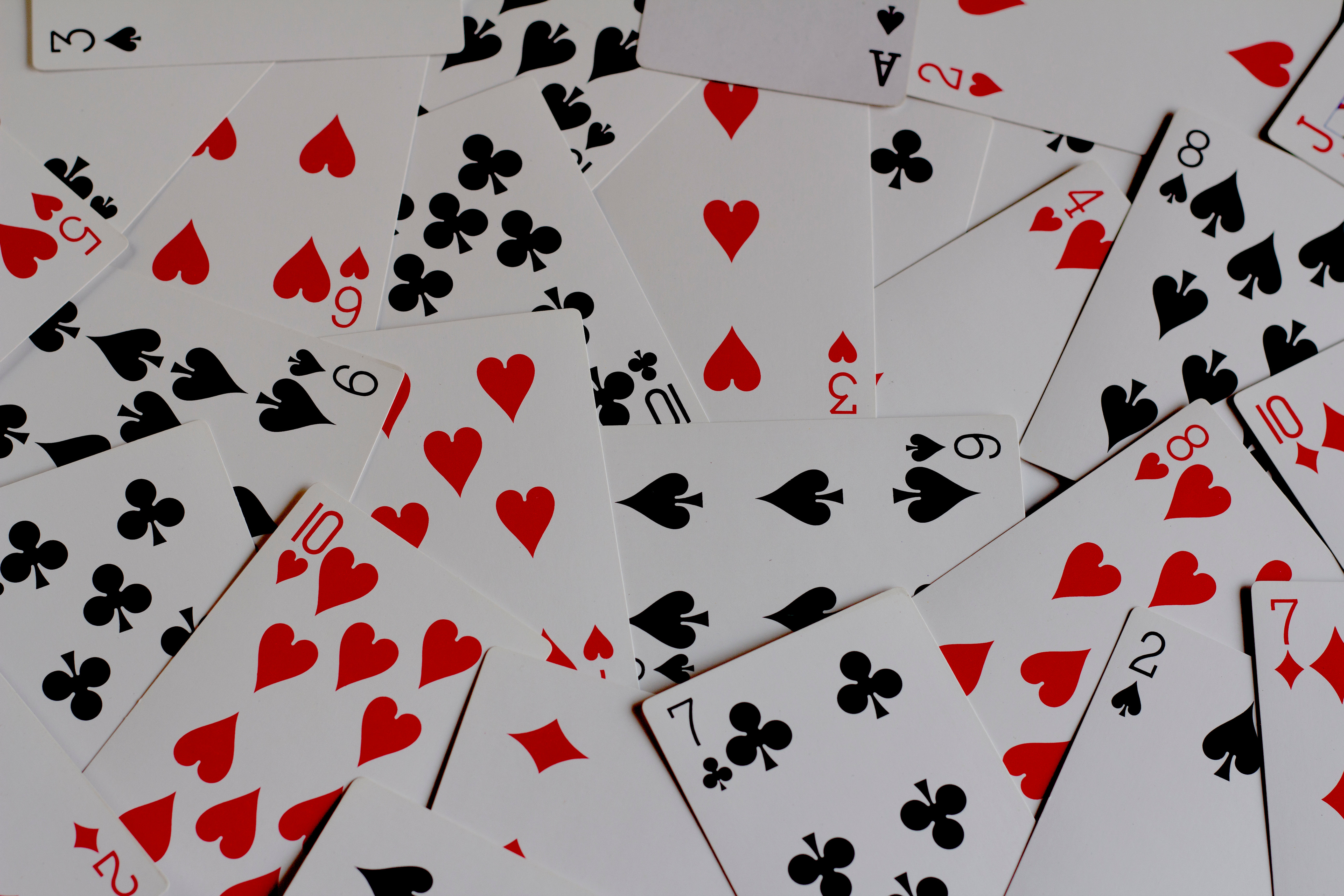 playing-cards-lay-in-a-messy-pile.jpg?width\u003d746\u0026format\u003dpjpg\u0026exif\u003d0\u0026iptc\u003d0