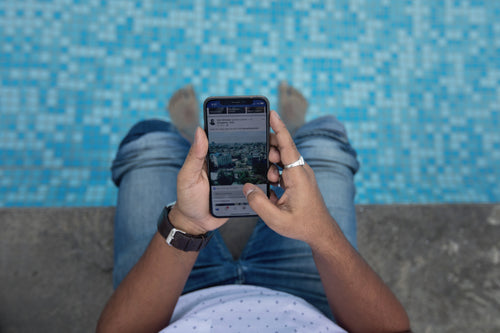 poolside using smart phone