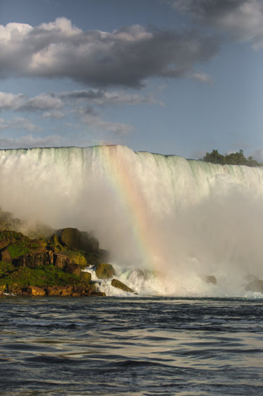 rainbow in the mist of niagara falls