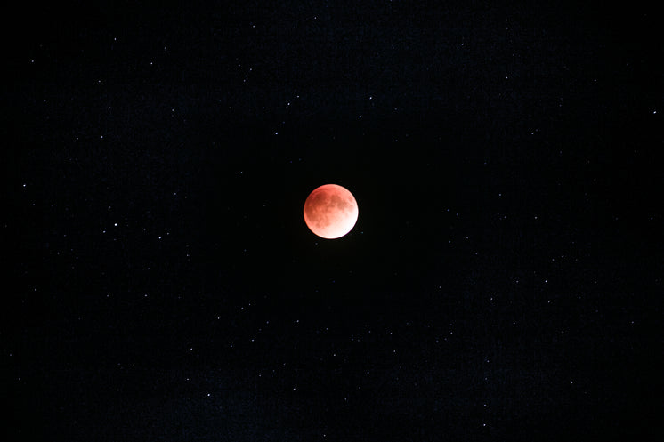 red-moon-and-stars.jpg?width=746&format=pjpg&exif=0&iptc=0
